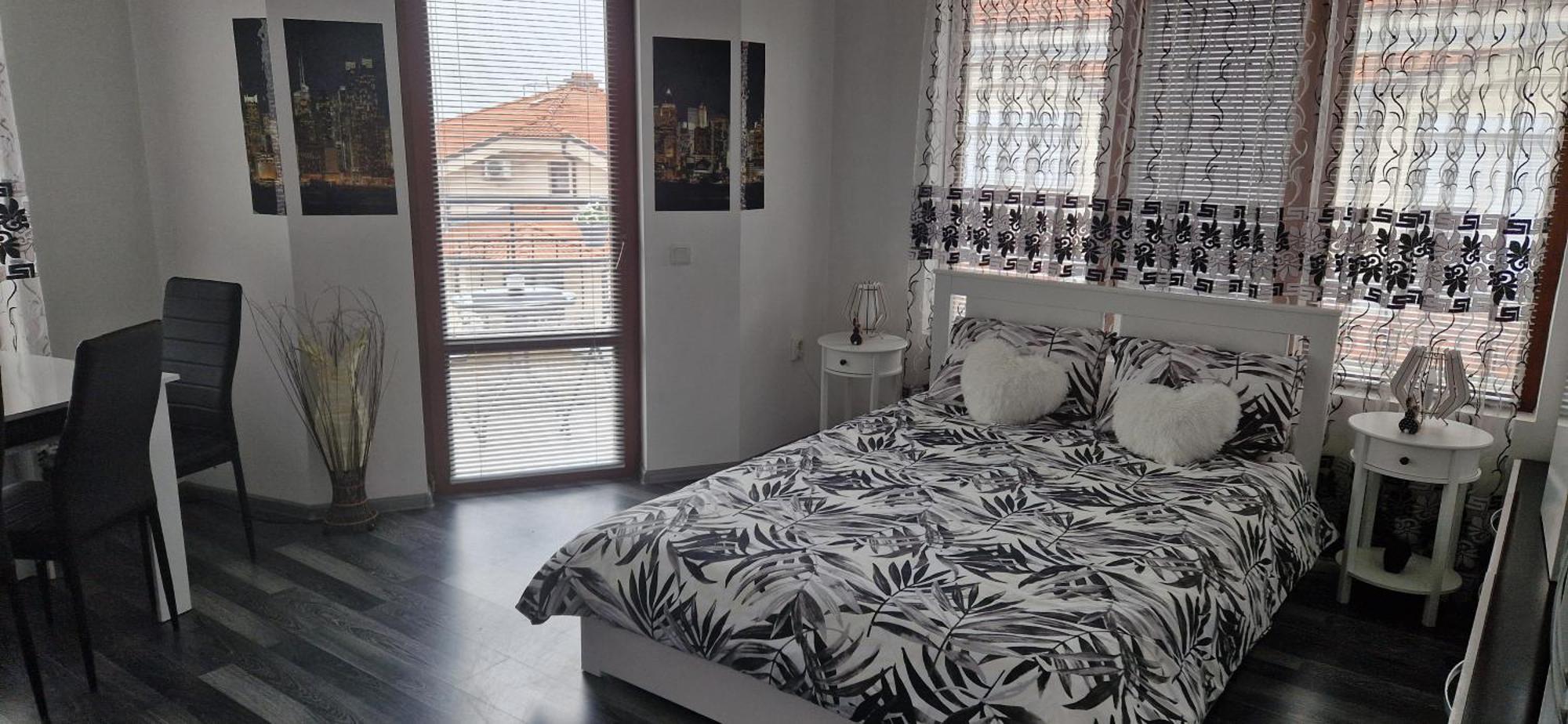 Black And White Apartment Karlovo Esterno foto