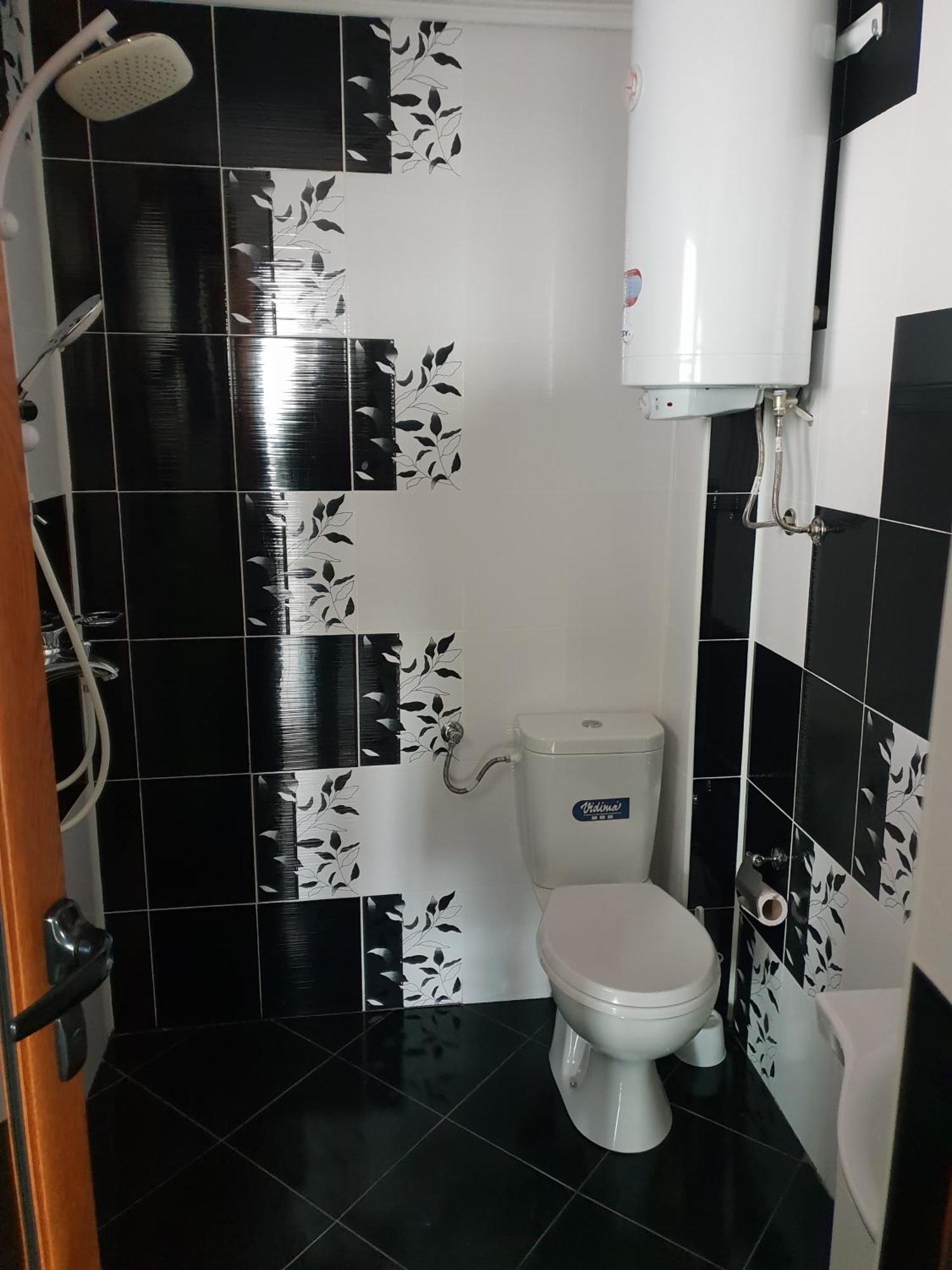 Black And White Apartment Karlovo Esterno foto