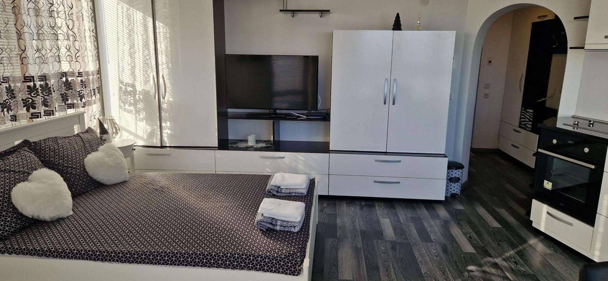 Black And White Apartment Karlovo Esterno foto
