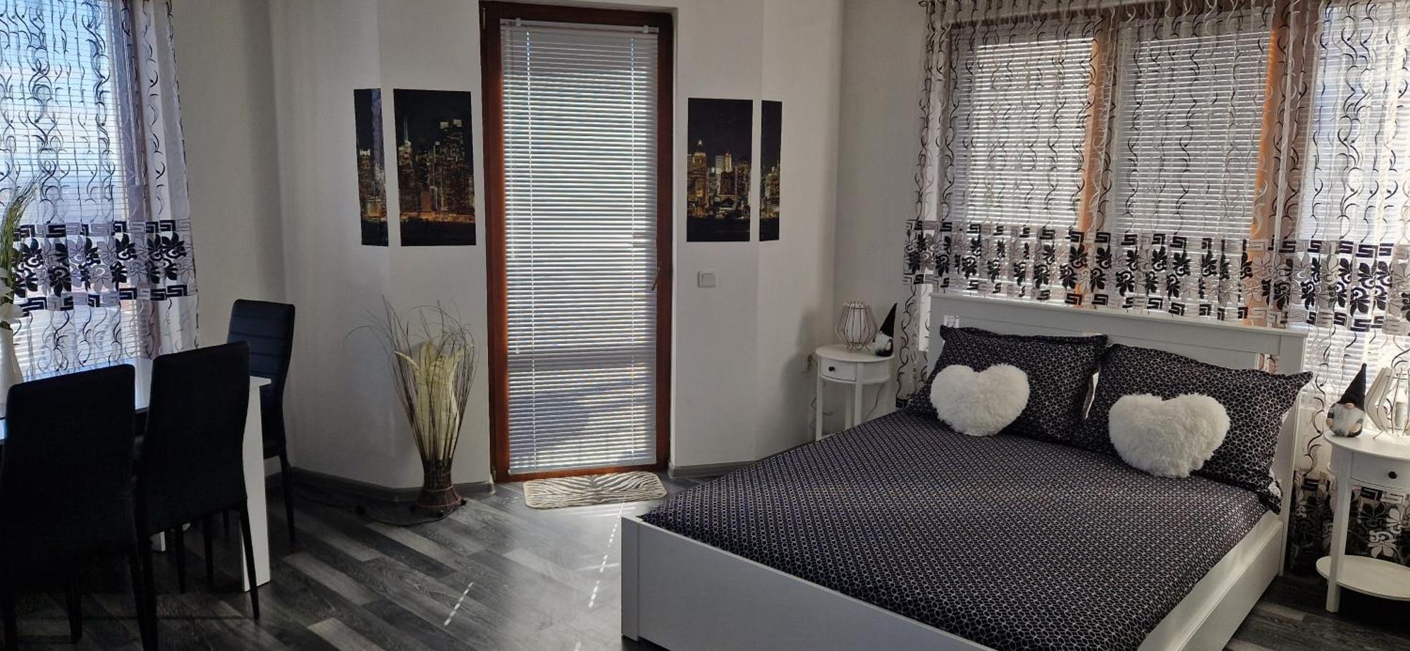 Black And White Apartment Karlovo Esterno foto