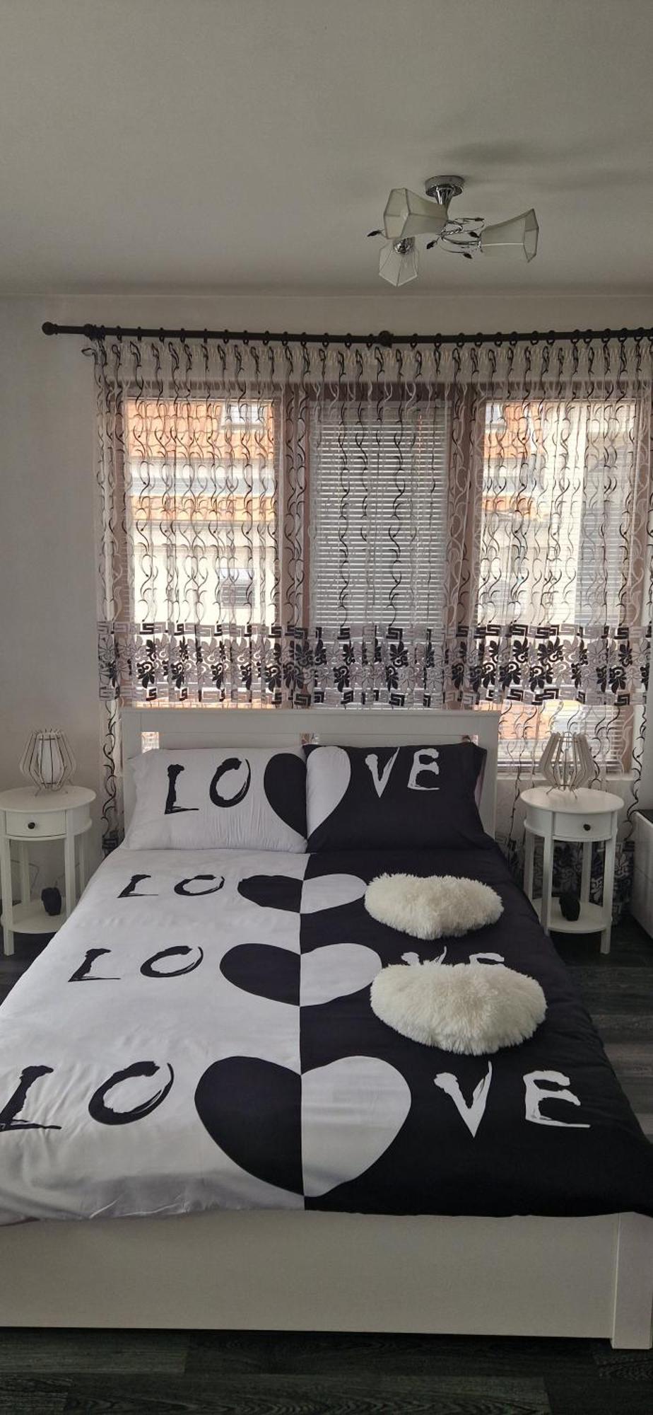 Black And White Apartment Karlovo Esterno foto